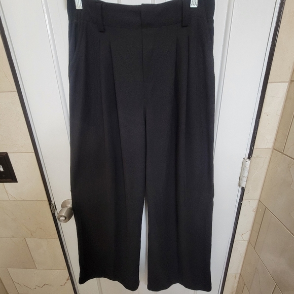 Halara NWT high Waist Pleated Textured Wide- Leg Size Medium. - Picture 4 of 12